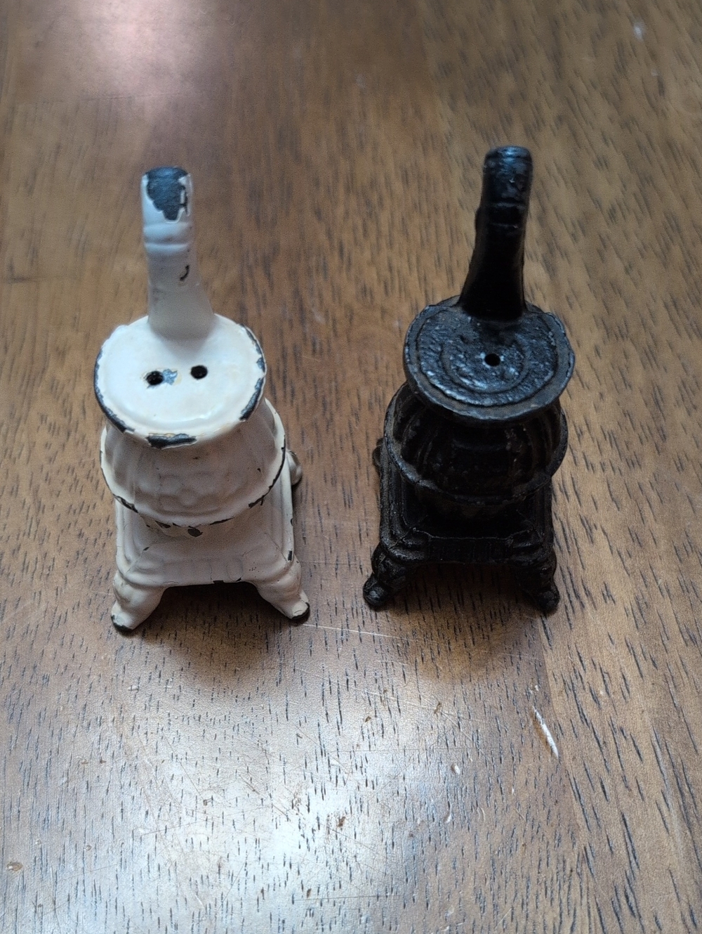 Cast Iron Potbelly Stove Salt/Pepper Shakers(Vtg)